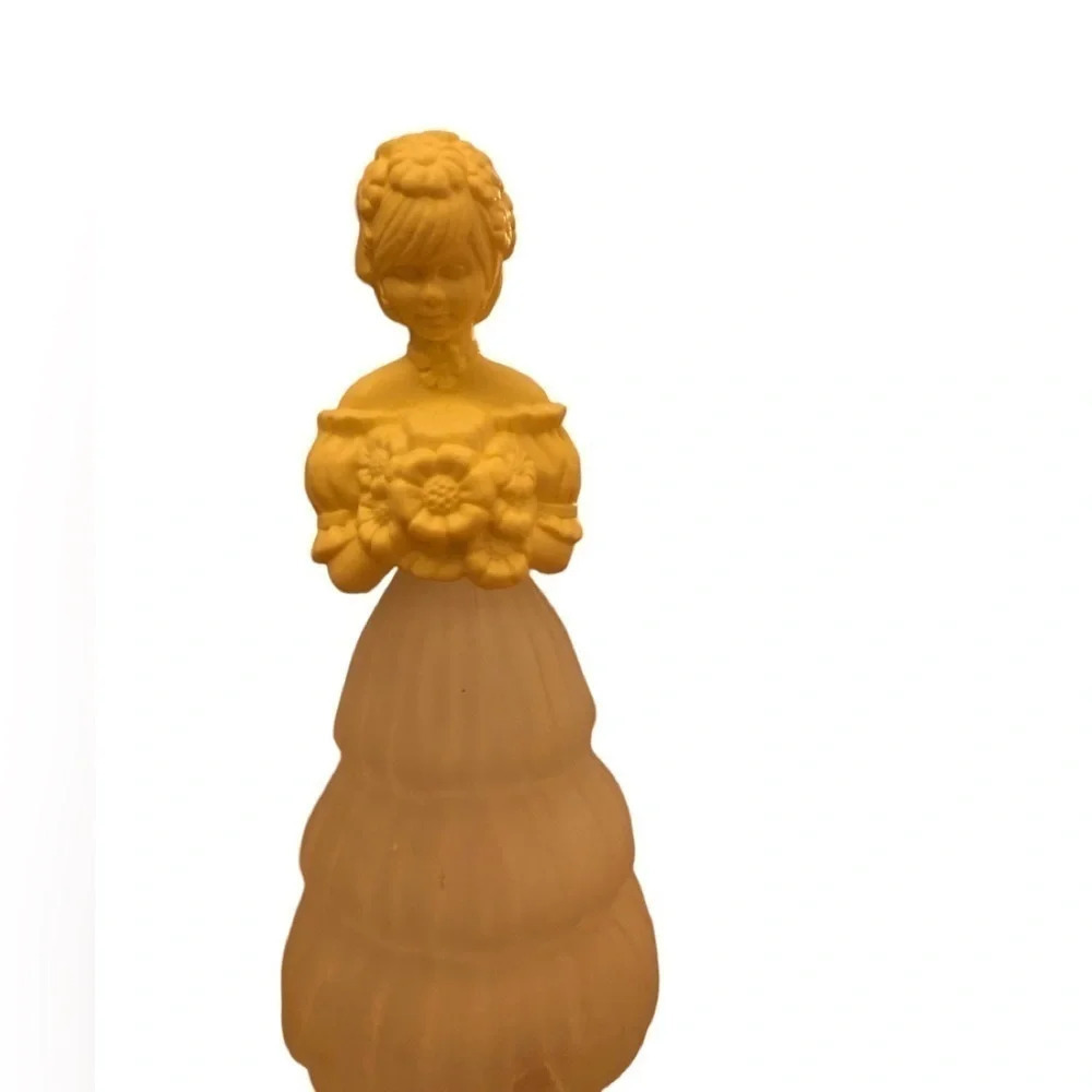 Vintage Avon cotillion figurine perfume bottle
